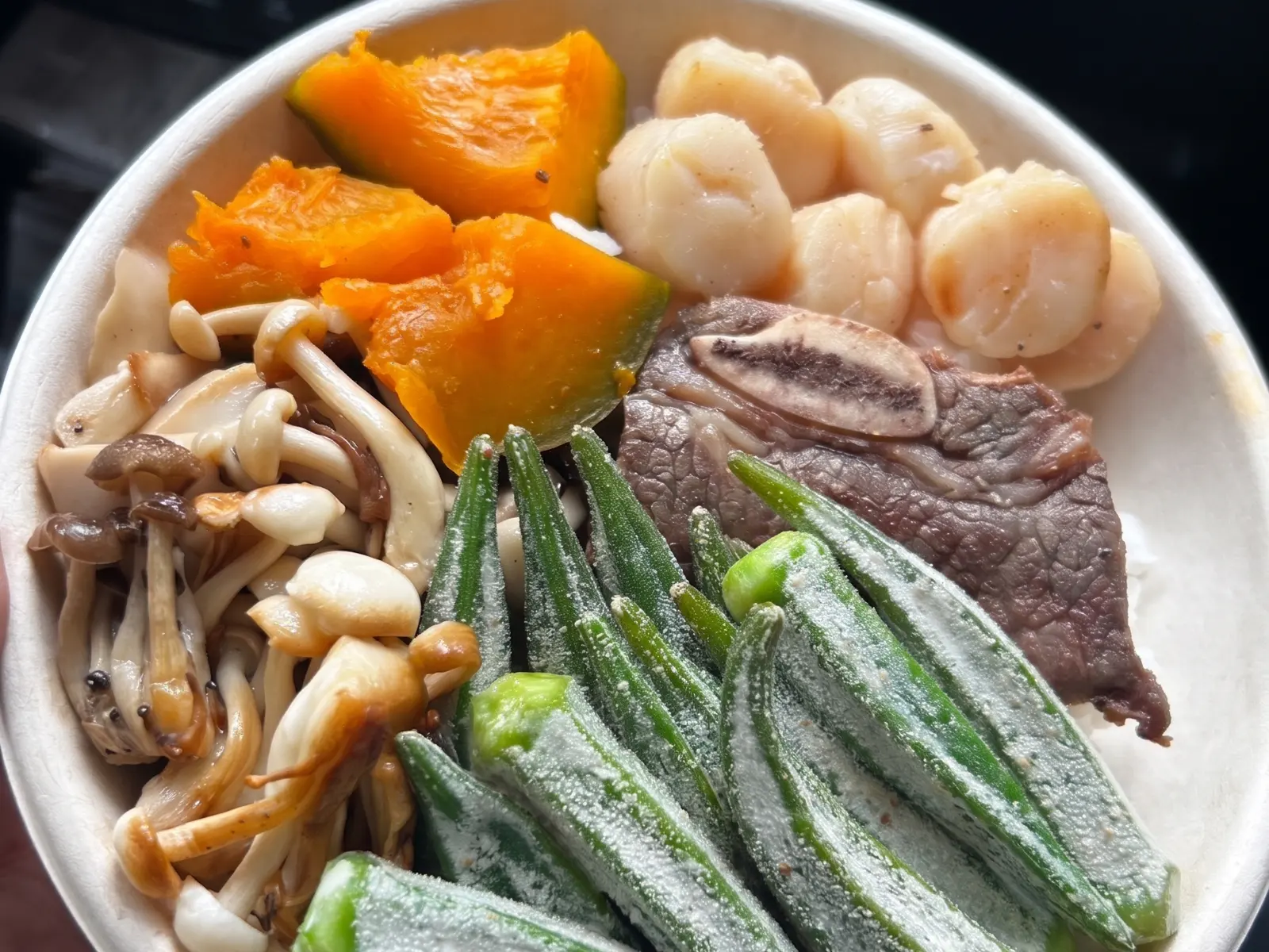 誠農食堂低碳里程餐盒:炙烤牛小排、干貝與當季時蔬